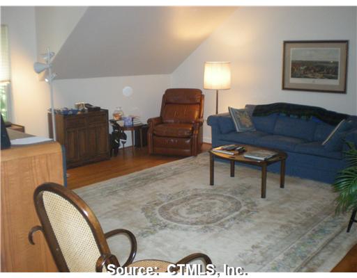 125 Mountain Spring Rd, Farmington, CT 06032