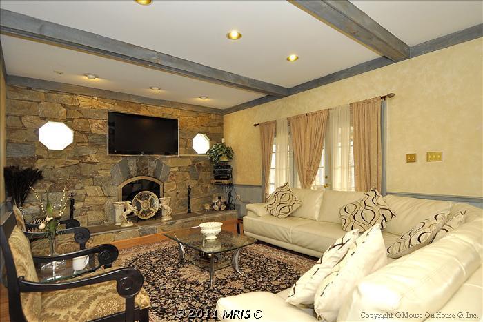 19501 Pine Cone Ct, Gaithersburg, MD 20879